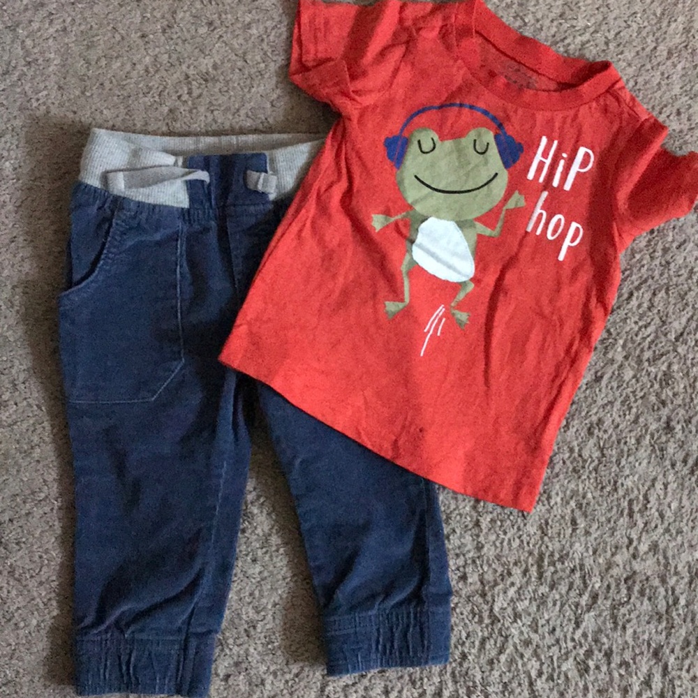 T-shirt and pants size 12 m